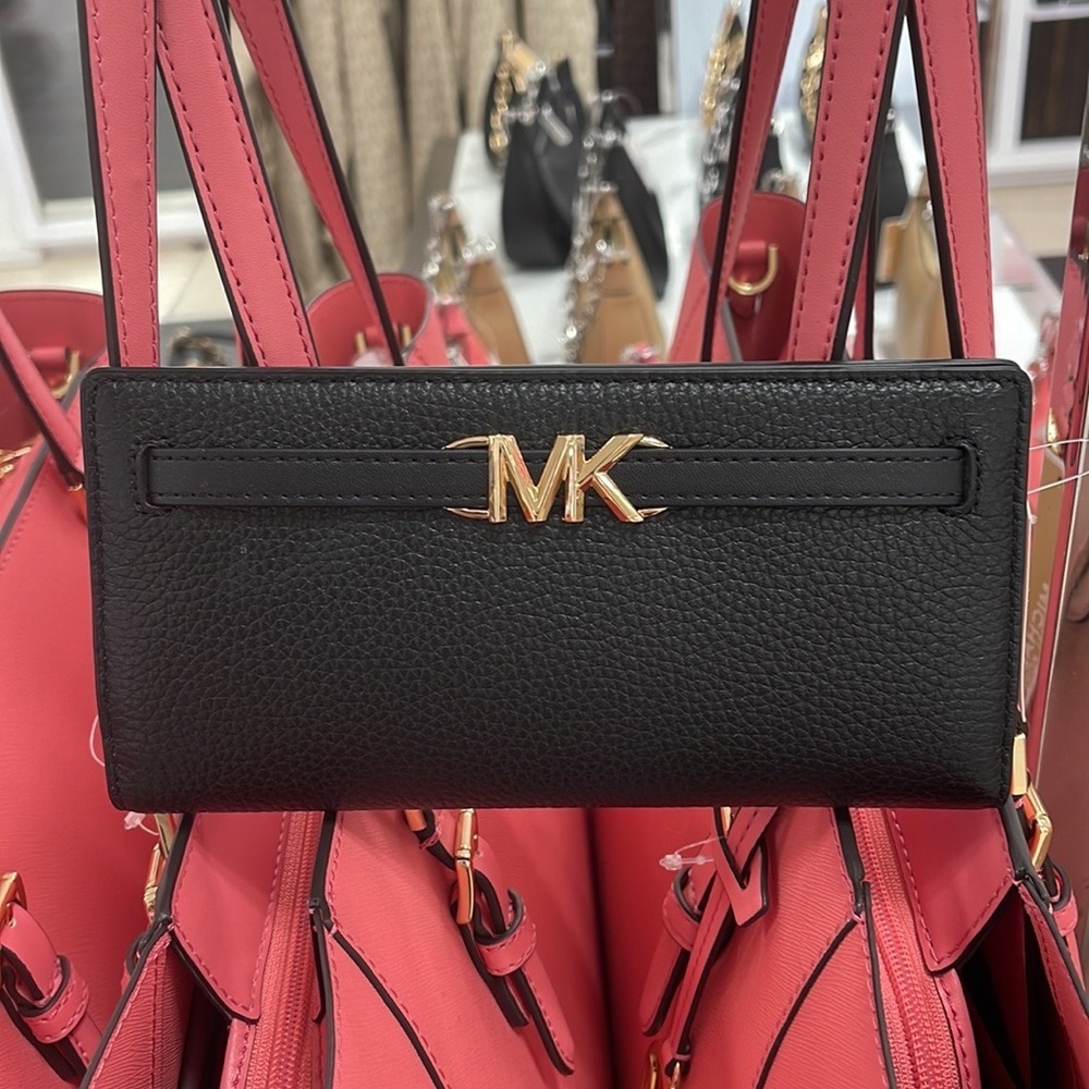 MICHAEL KORS
Reed Large Pebbled Leather Snap Wallet
Style# 35S3G6RE3L
Black 
NWT - Picture 11 of 16